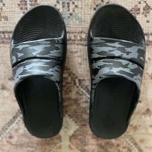 OOFOS Camo Slides Womens size 8. Brand New!